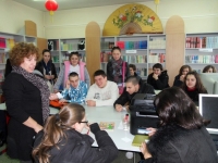 Ученици пресъздават обичая "Бъдни вечер" пред китайски гости