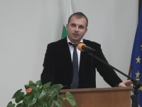 Огромен интерес към лекцията на Виктор Азманов във Великотърновския университет